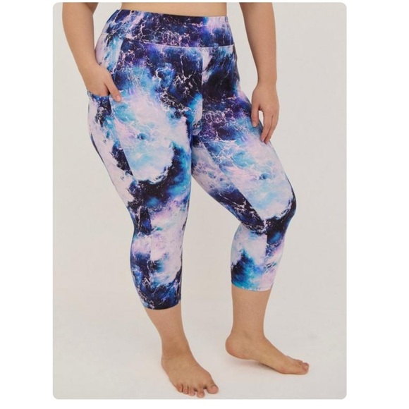 TORRID NWT High-Rise Pocket Capri Swim Legging - Picture 1 of 3